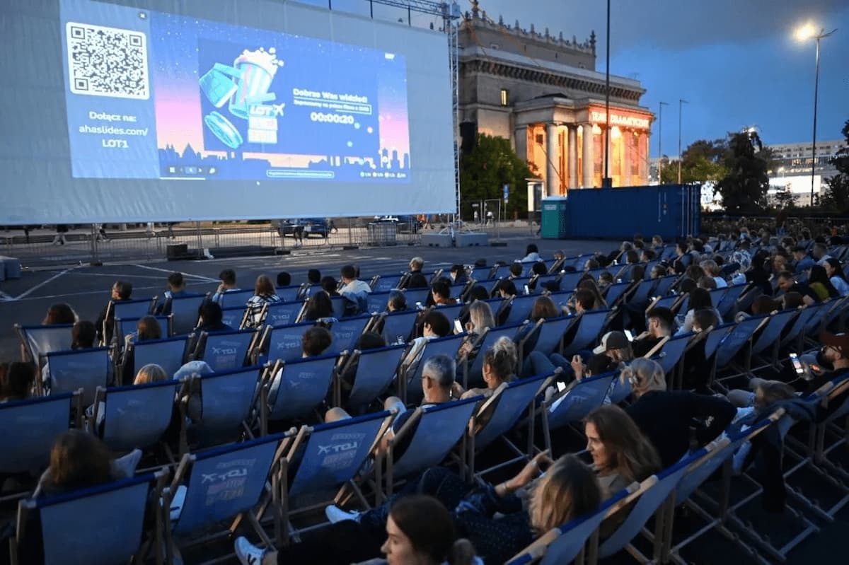 У Варшаві стартує сезон безкоштовних кінопоказів просто неба LOT Kino Letnie 2025