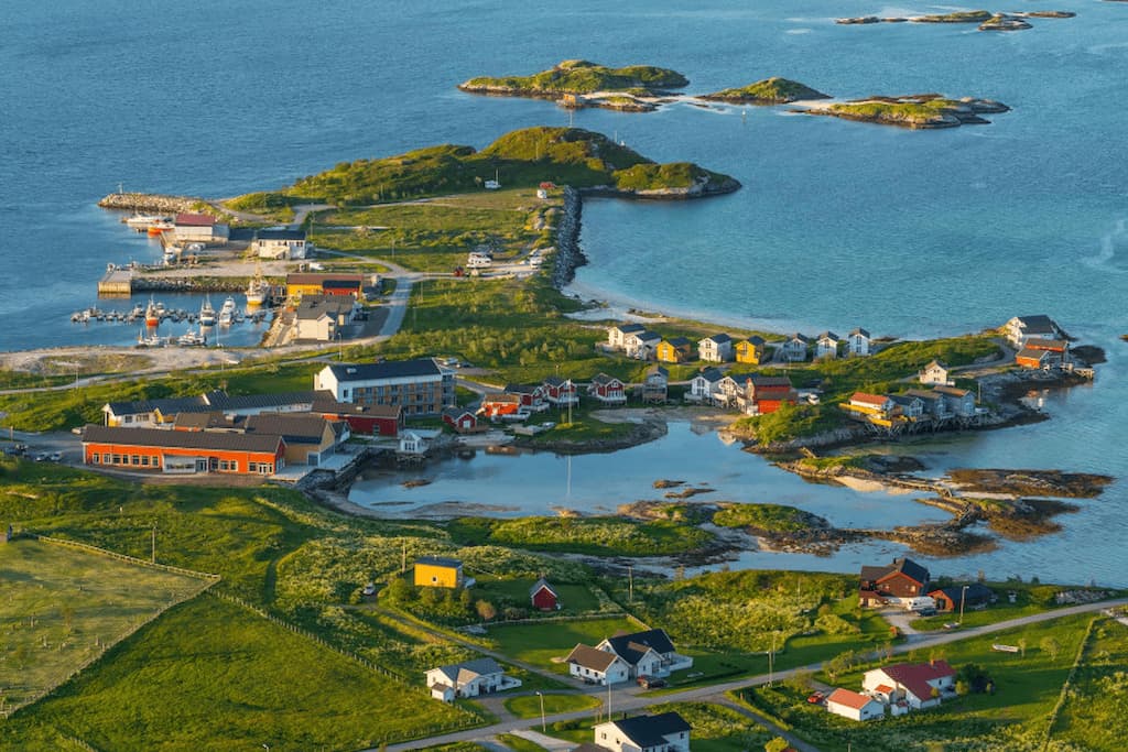 Соммарей — норвезький острів без часу: як живуть люди поза годинником