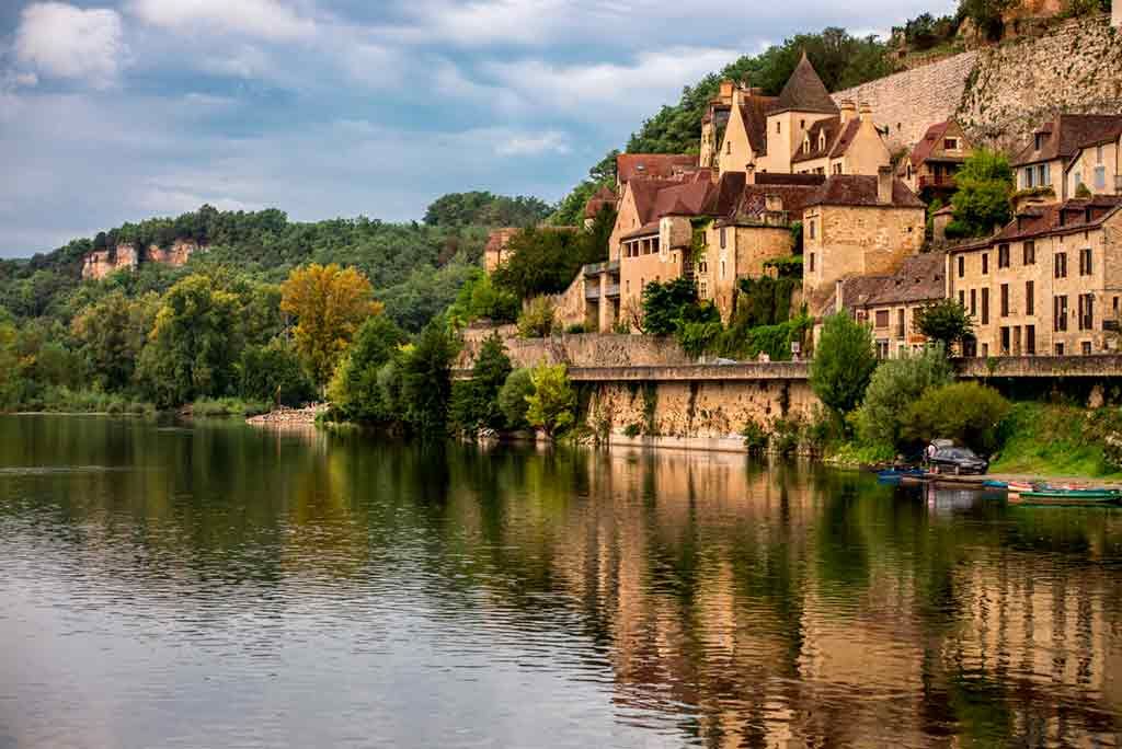 Beynac et Cazenac - найкрасивіших середньовічних міст у Франції