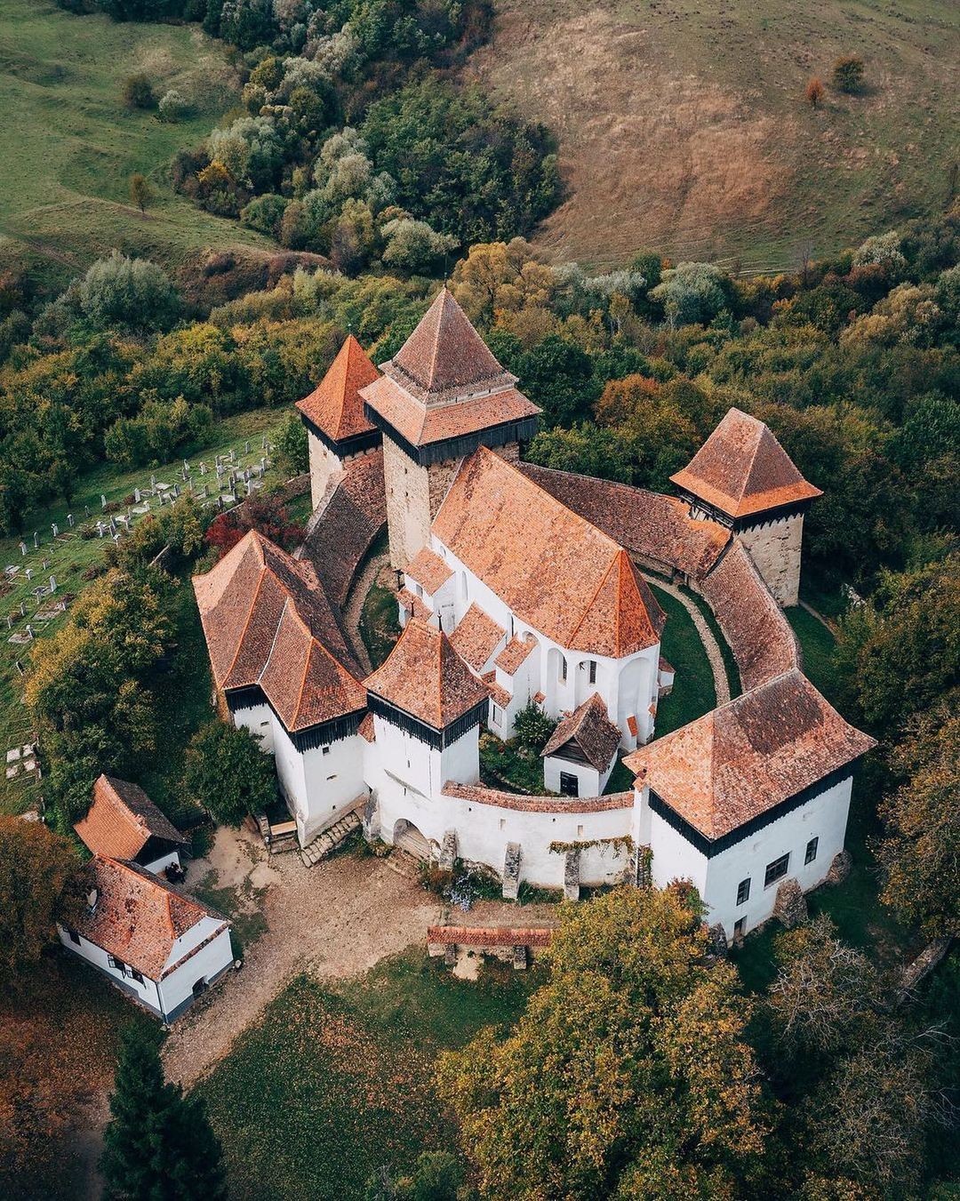 Укріплена церква Віскрі - пам'ятки Трансільванії, які варто відвідати 