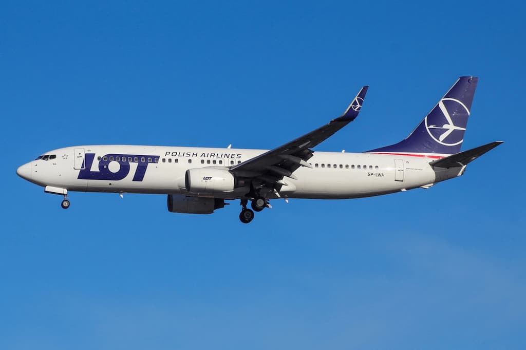 LOT Airways знижки на авіаквитки: промокод LOTEK15 до Дня захисту дітей