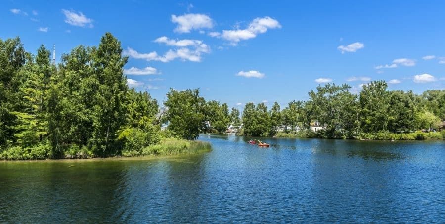 Відкрийте для себе озеро Онтаріо під час туру по Канаді 