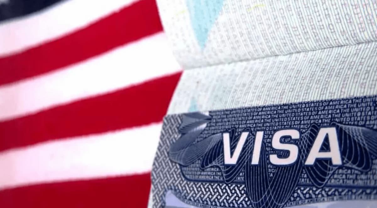 США вводять новий обов’язковий візовий збір $250 з жовтня 2025 року для неіміграційних віз