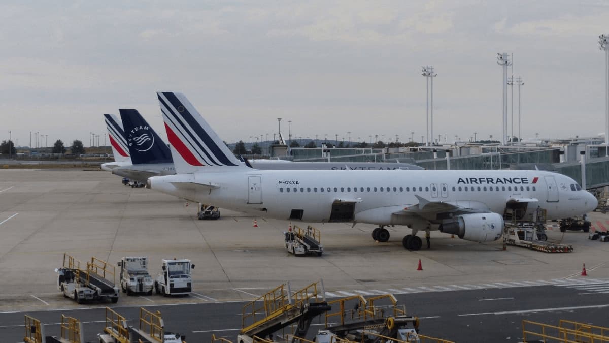 Air France та KLM зменшують розмір безкоштовної ручної поклажі для економ-класу
