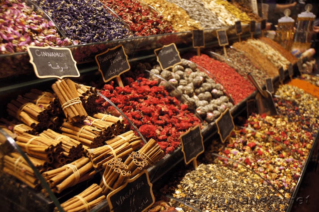 Єгипетський базар — ароматна столиця спецій