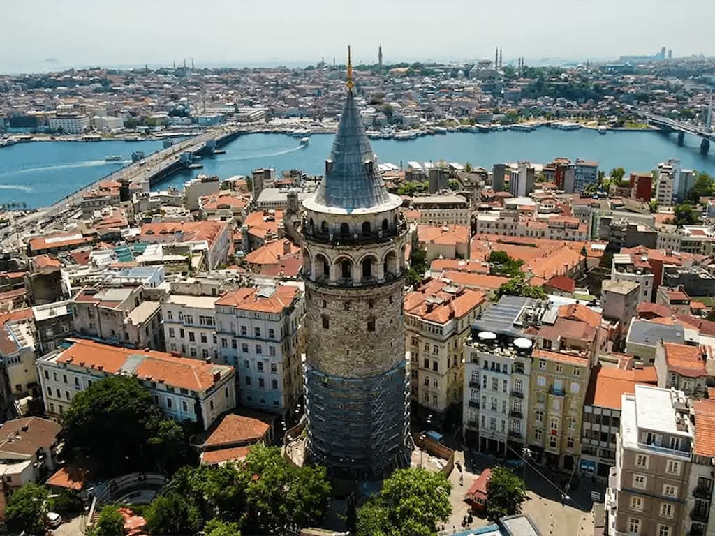 My alt textРайон Бейоглу — старий Париж на схилах Босфору