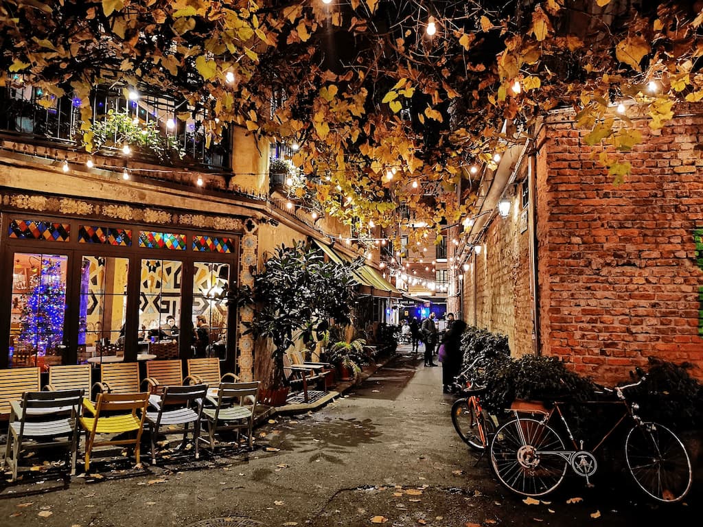 Район Каракьой — індустріальний шик і кавова культура