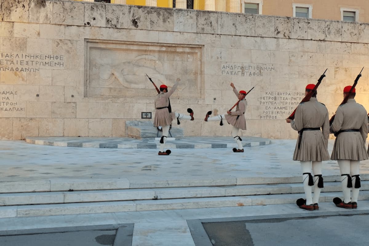 Безпека в Афінах: Поради для спокійного відпочинку