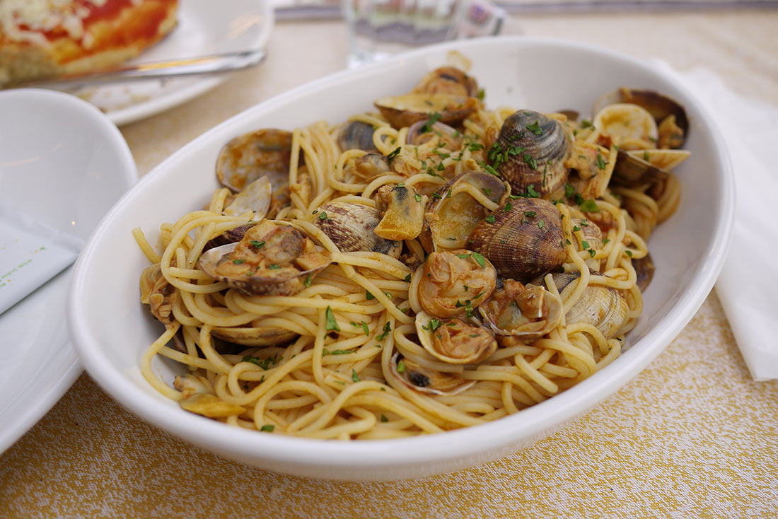  Spaghetti alle vongole (Спагетти с моллюсками)